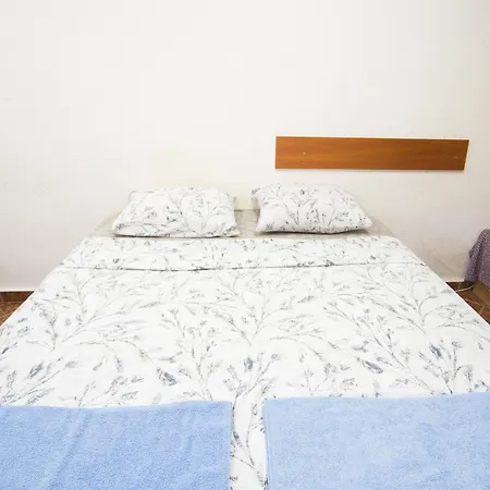 شقة Center - Basic Flat - 10 Min To The Beach