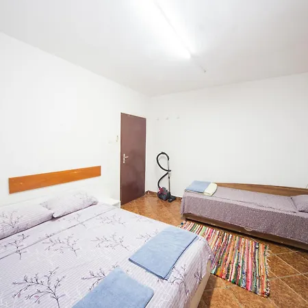 Center - Basic Flat - 10 Min To The Beach شقة بورغاس