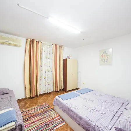 Center - Basic Flat - 10 Min To The Beach شقة بورغاس