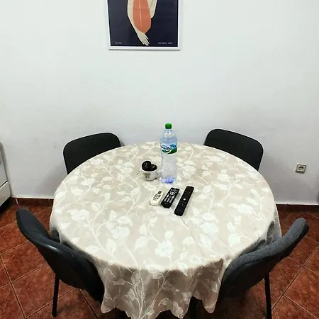 Center - Basic Flat - 10 Min To The Beach *