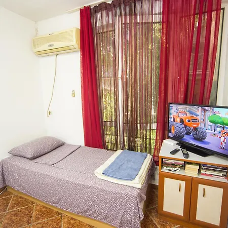 Center - Basic Flat - 10 Min To The Beach بورغاس